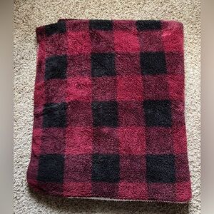 Broyhill red and black checkered throw